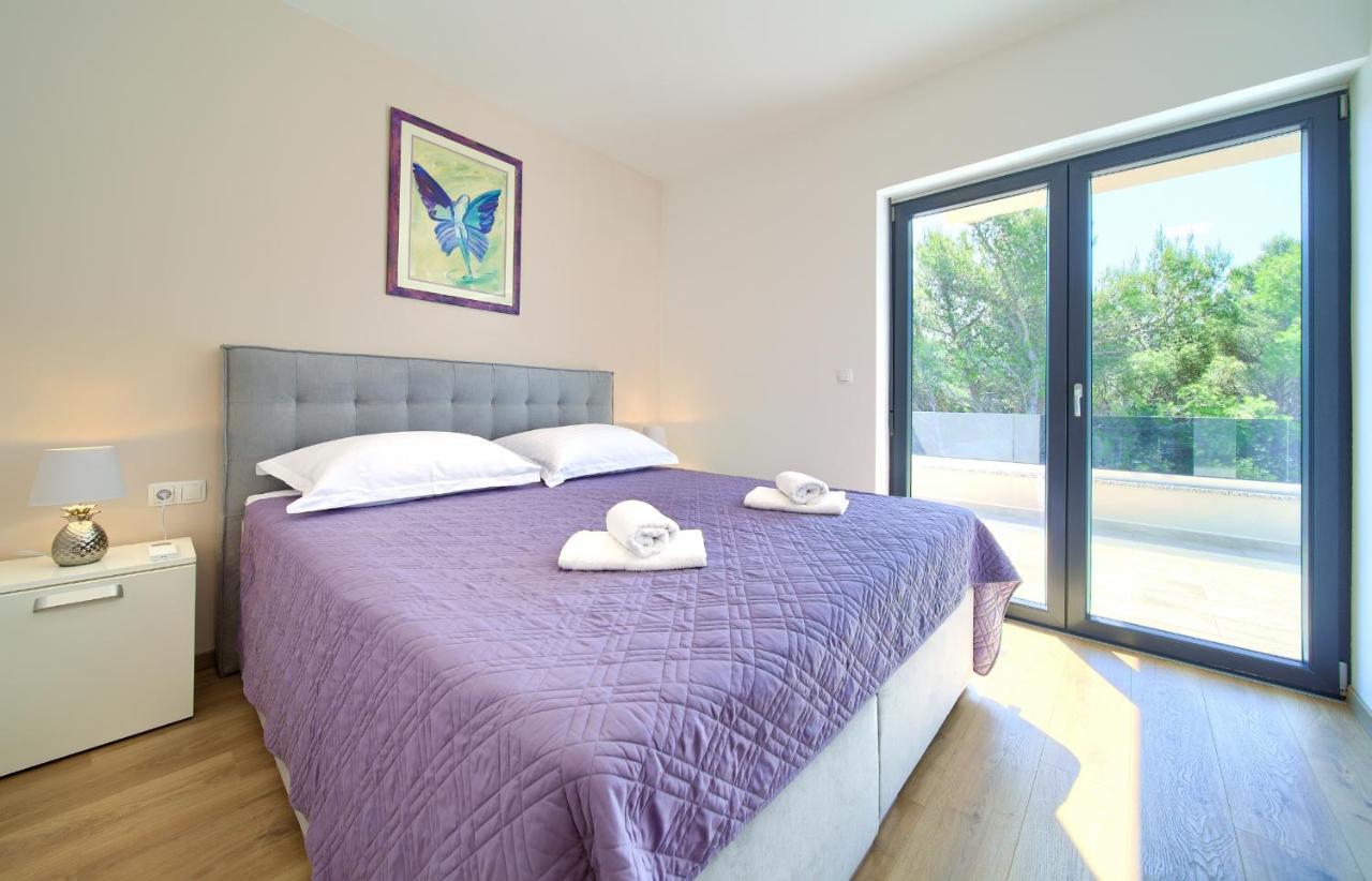 Apartments Paola & Karla With Pool Đảo Krk Ngoại thất bức ảnh