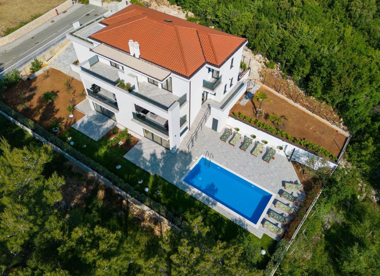 Apartments Paola & Karla With Pool Đảo Krk Ngoại thất bức ảnh