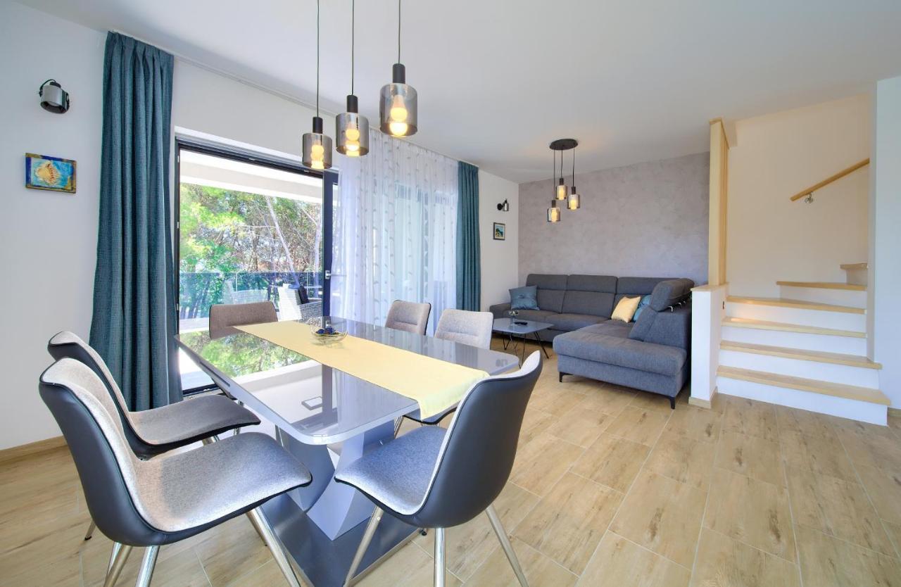 Apartments Paola & Karla With Pool Đảo Krk Ngoại thất bức ảnh