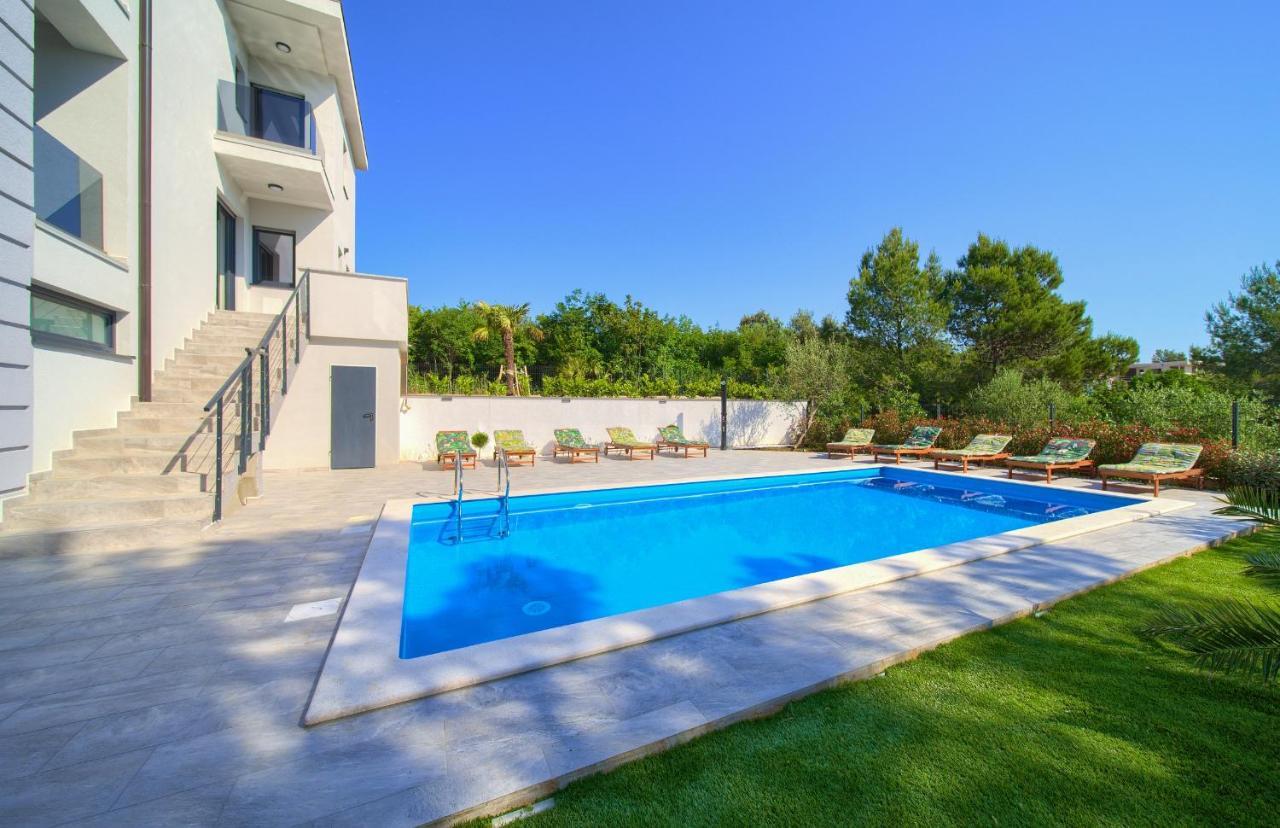 Apartments Paola & Karla With Pool Đảo Krk Ngoại thất bức ảnh