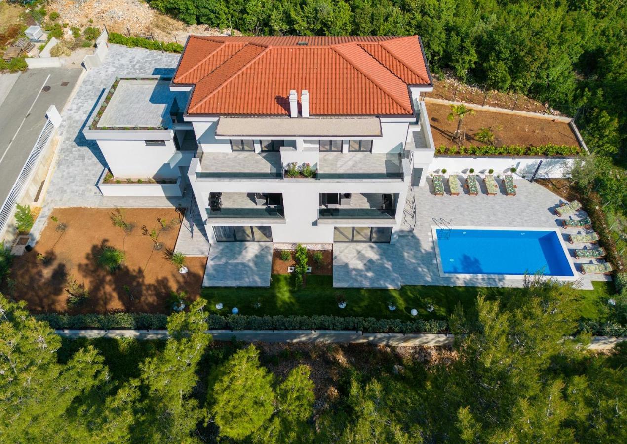 Apartments Paola & Karla With Pool Đảo Krk Ngoại thất bức ảnh