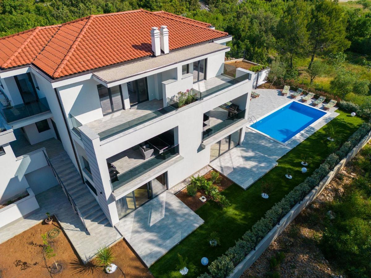 Apartments Paola & Karla With Pool Đảo Krk Ngoại thất bức ảnh