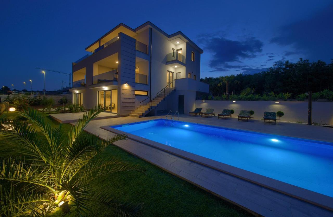 Apartments Paola & Karla With Pool Đảo Krk Ngoại thất bức ảnh
