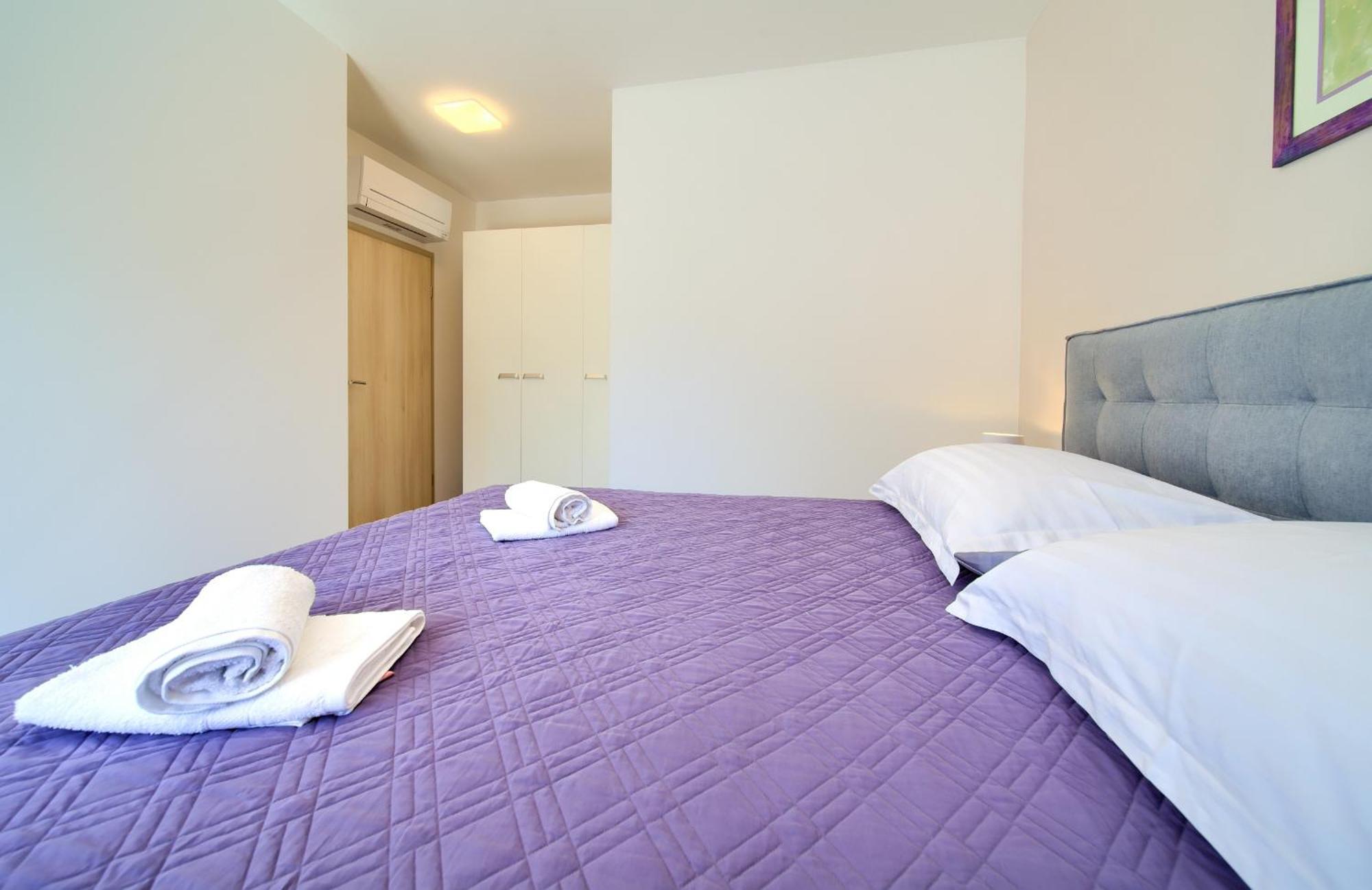 Apartments Paola & Karla With Pool Đảo Krk Phòng bức ảnh